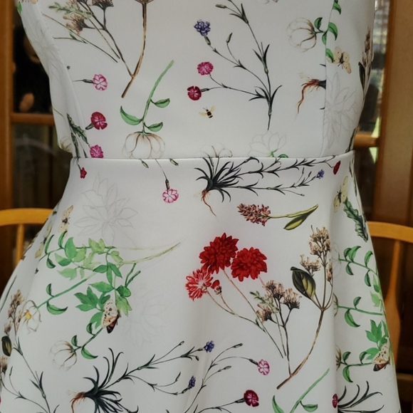 CLEARANCE FINAL PRICE Floral Open Back Dress CHECK OUT THE BACK!! - Picture 4 of 11